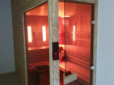 kombinovaná infrasauna a fínska sauna kombinovaná infrasauna a fínska sauna